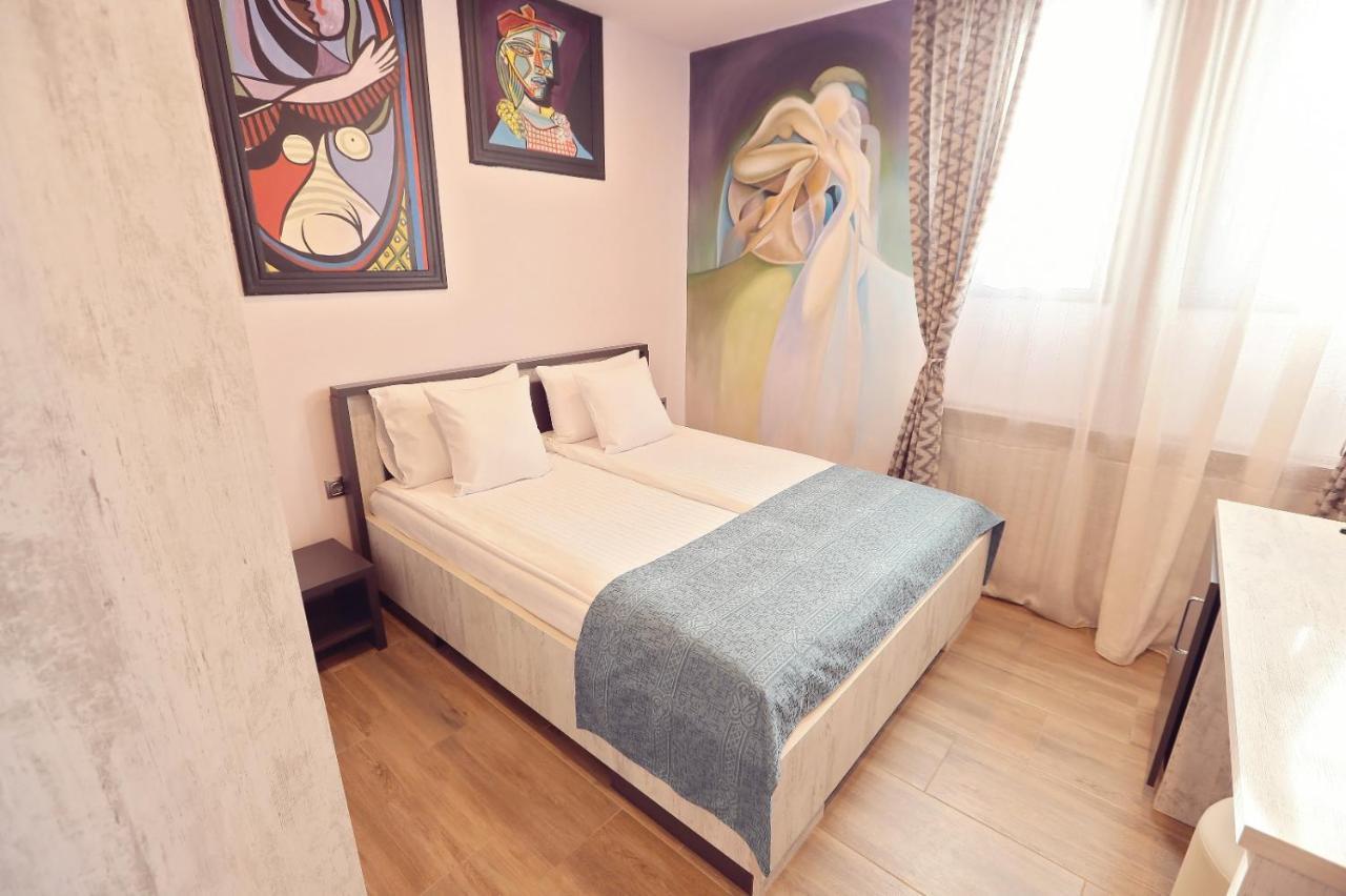 Dezire Guesthouse Baile 1 Mai Esterno foto